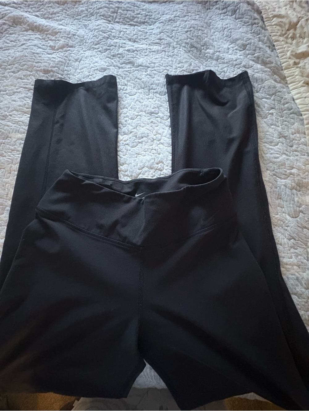 Nike Women’s Mid-Rise Black Leggings